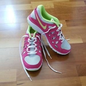 Nike Dual Fusion Run 2 Athletic Running Shoes